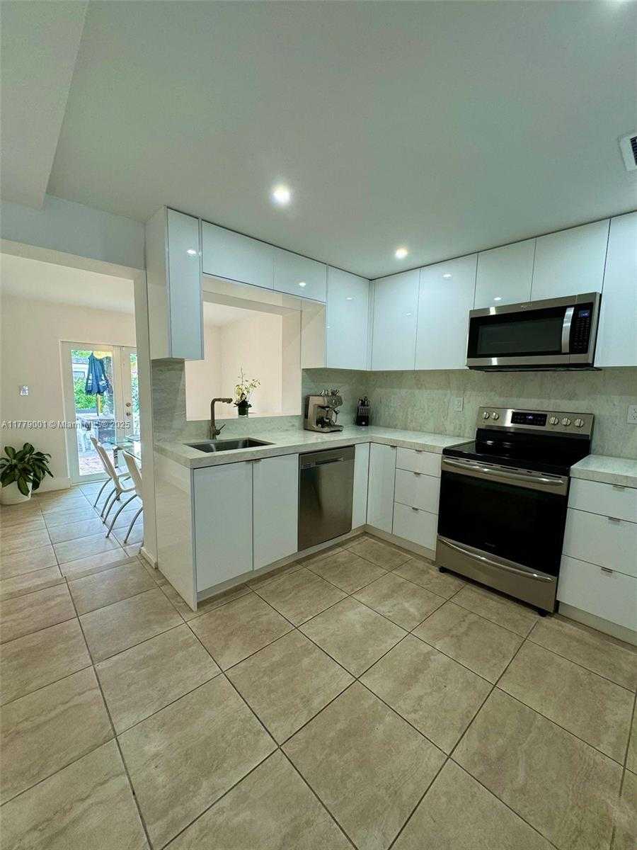 Small Image of 12685 NORTH WEST MIAMI CT, North Miami Number 22
