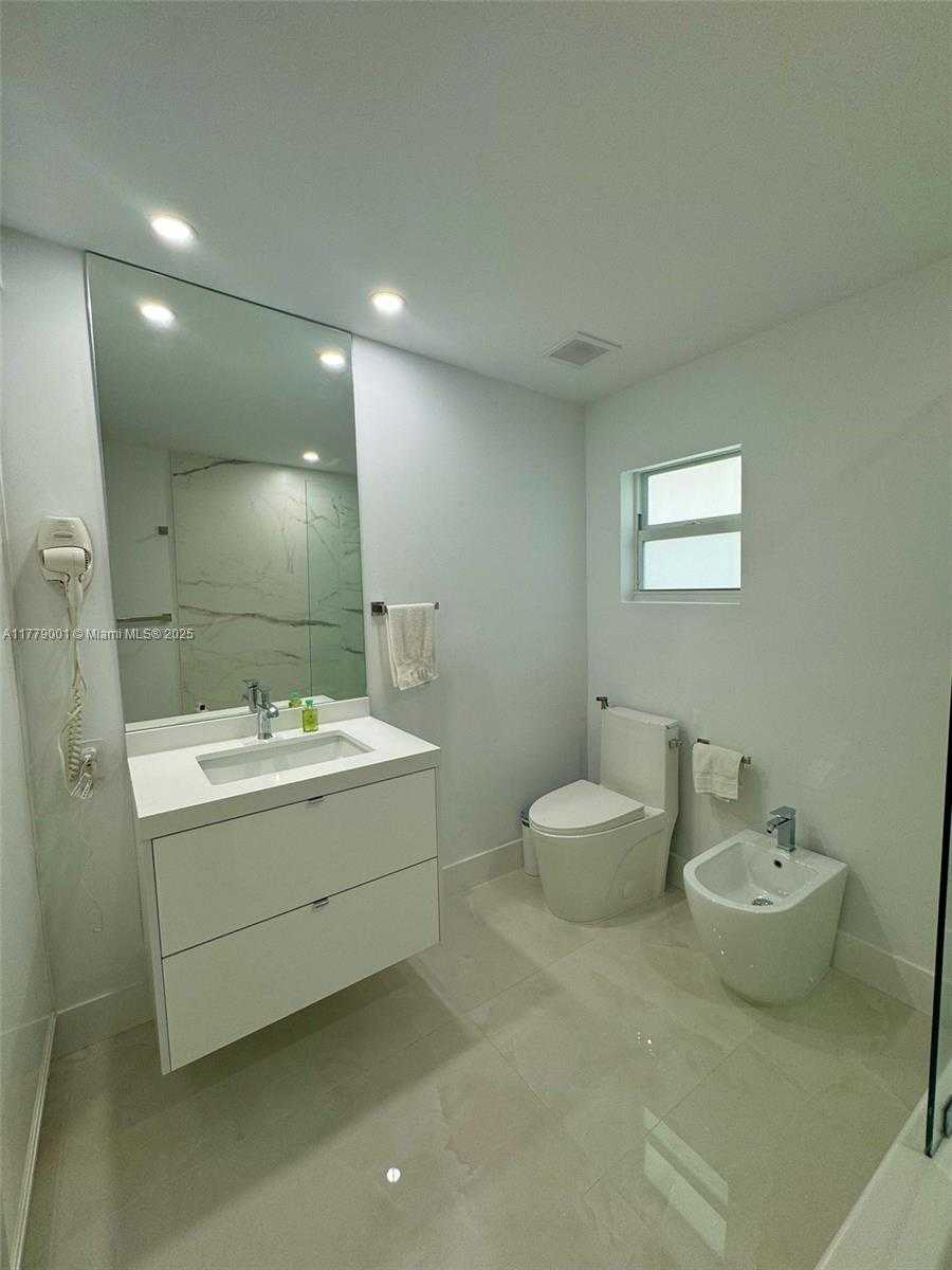 Small Image of 12685 NORTH WEST MIAMI CT, North Miami Number 34