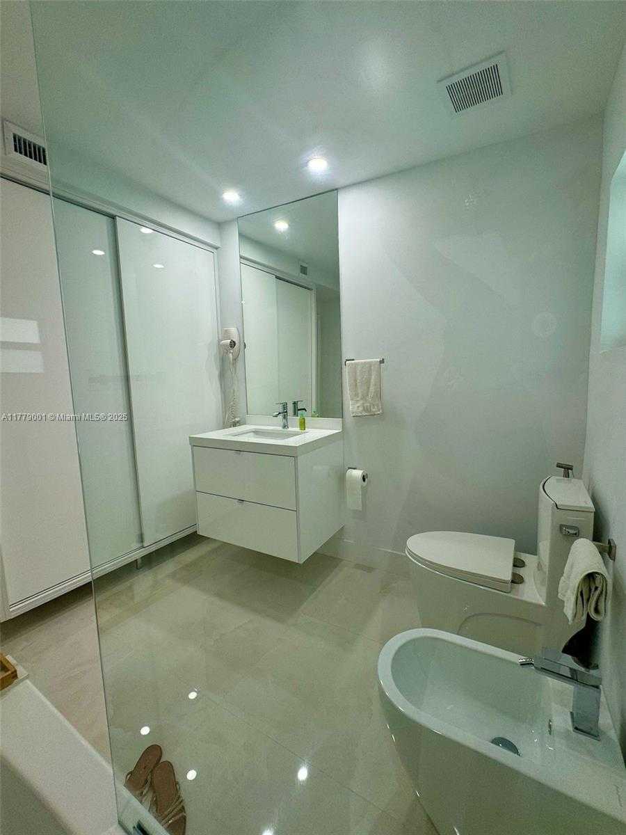 Small Image of 12685 NORTH WEST MIAMI CT, North Miami Number 35