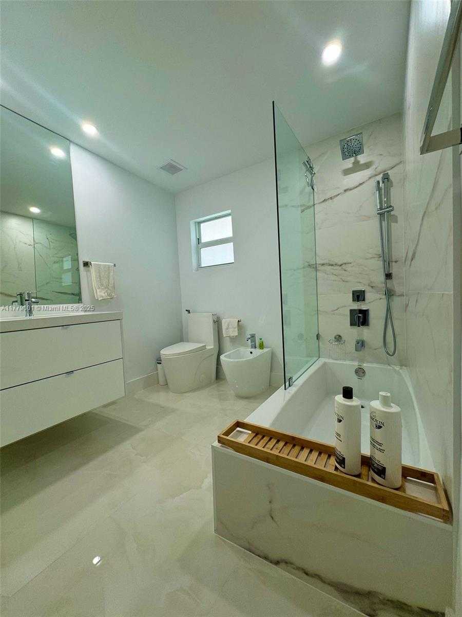 Small Image of 12685 NORTH WEST MIAMI CT, North Miami Number 37