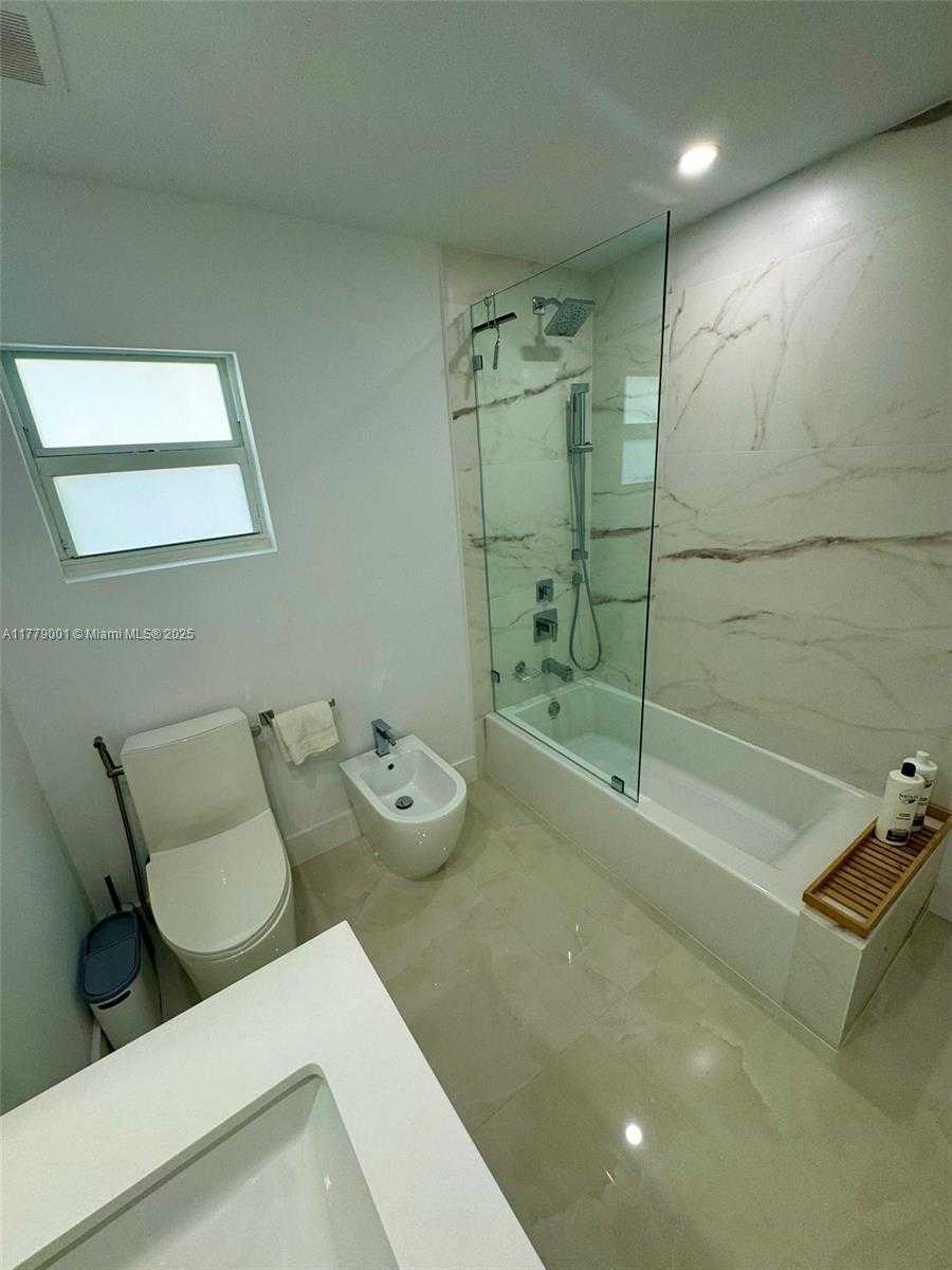 Small Image of 12685 NORTH WEST MIAMI CT, North Miami Number 38