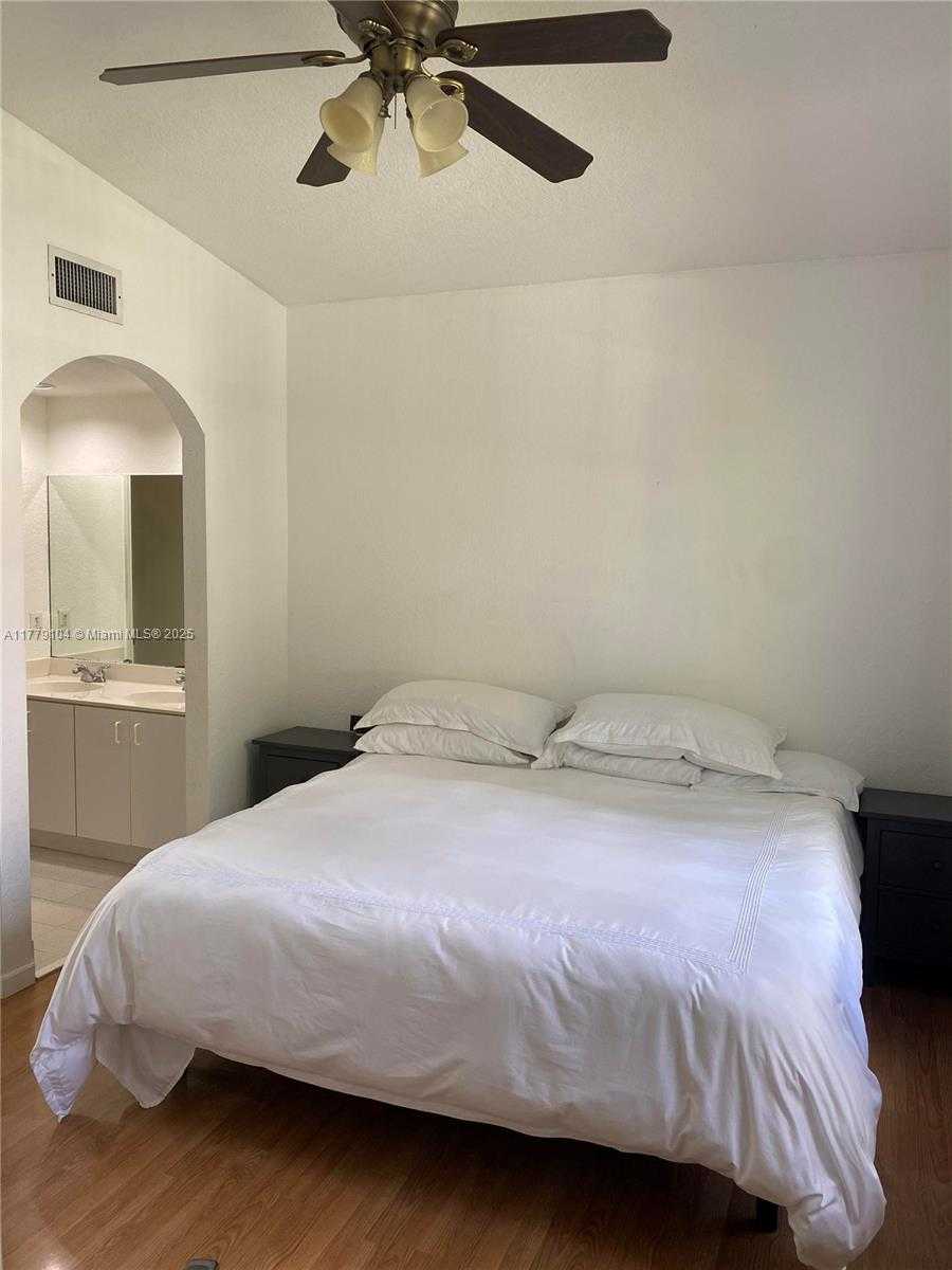 Small Image of 18769 SOUTH WEST 28TH ST, Miramar Number 15