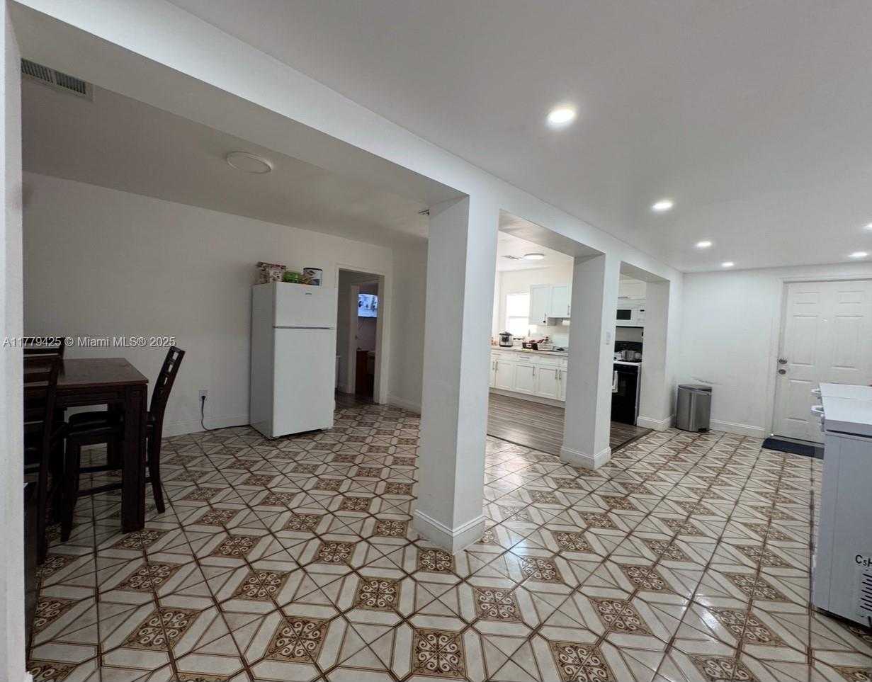 Small Image of 602 EAST 50TH ST, Hialeah Number 4
