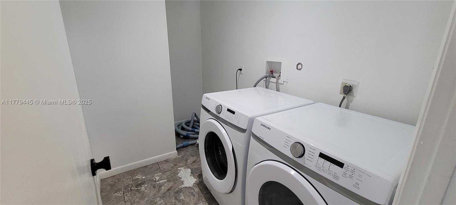 Small Image of 3080 CARYSFORT LN, Margate Number 12