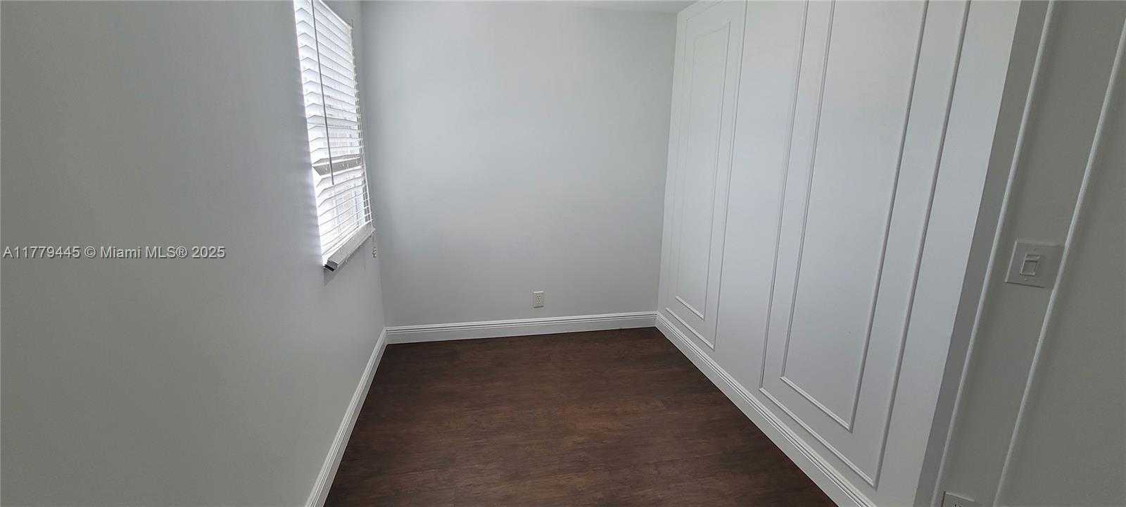 Small Image of 3080 CARYSFORT LN, Margate Number 17