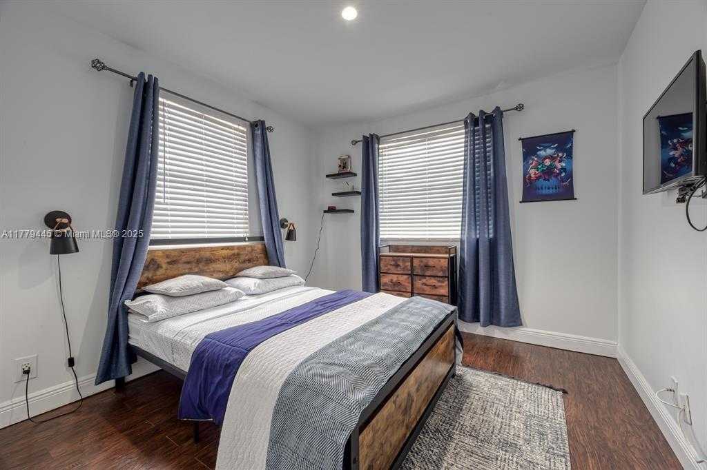 Small Image of 3080 CARYSFORT LN, Margate Number 31
