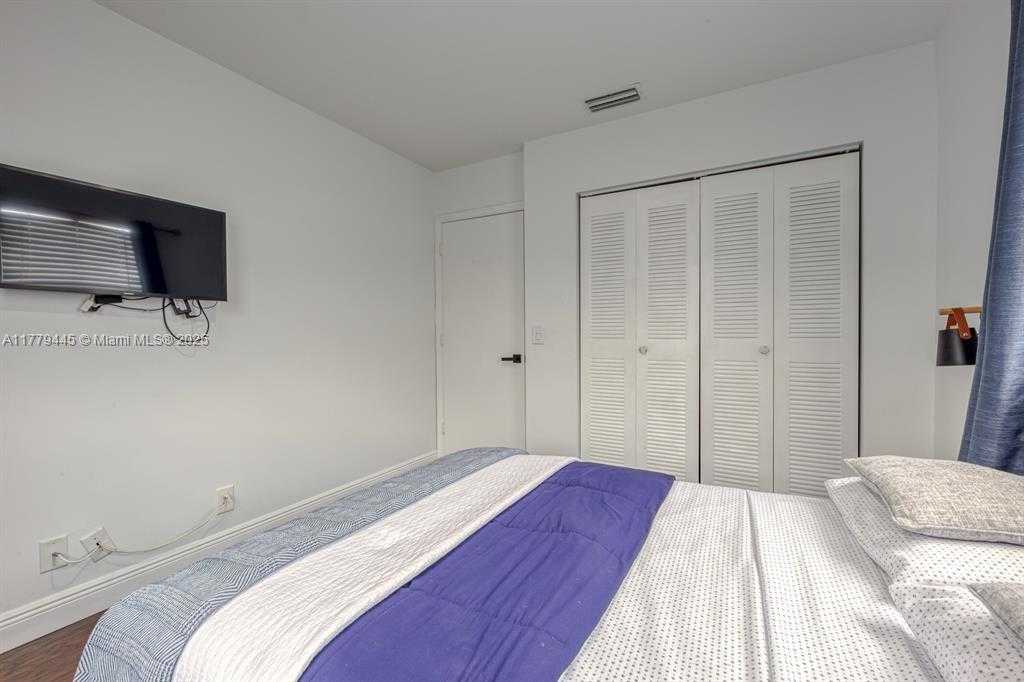 Small Image of 3080 CARYSFORT LN, Margate Number 32