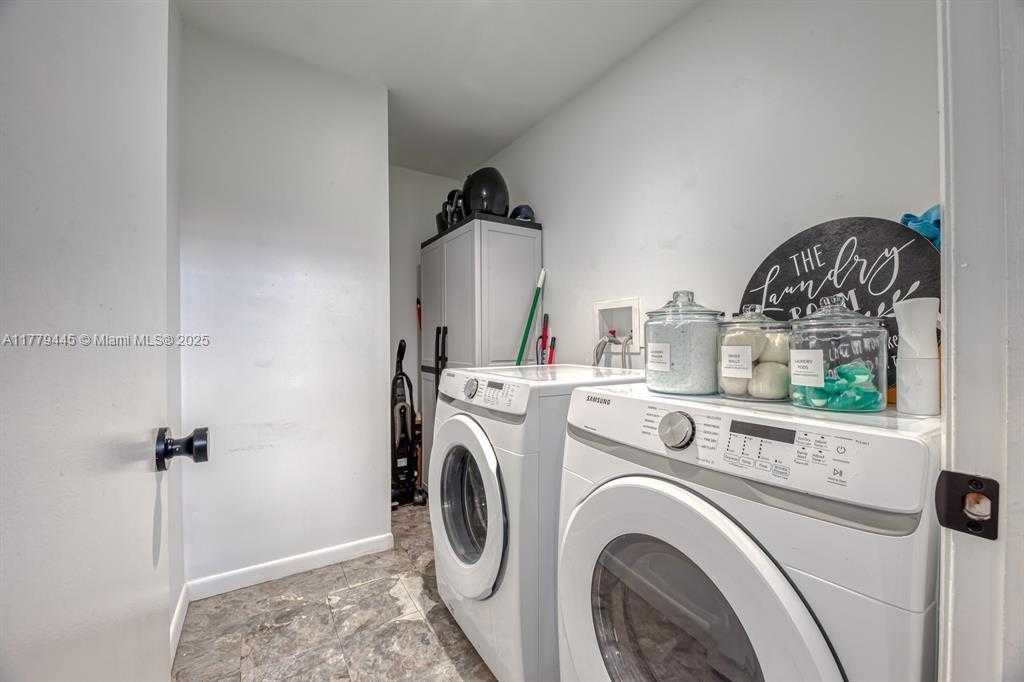 Small Image of 3080 CARYSFORT LN, Margate Number 33