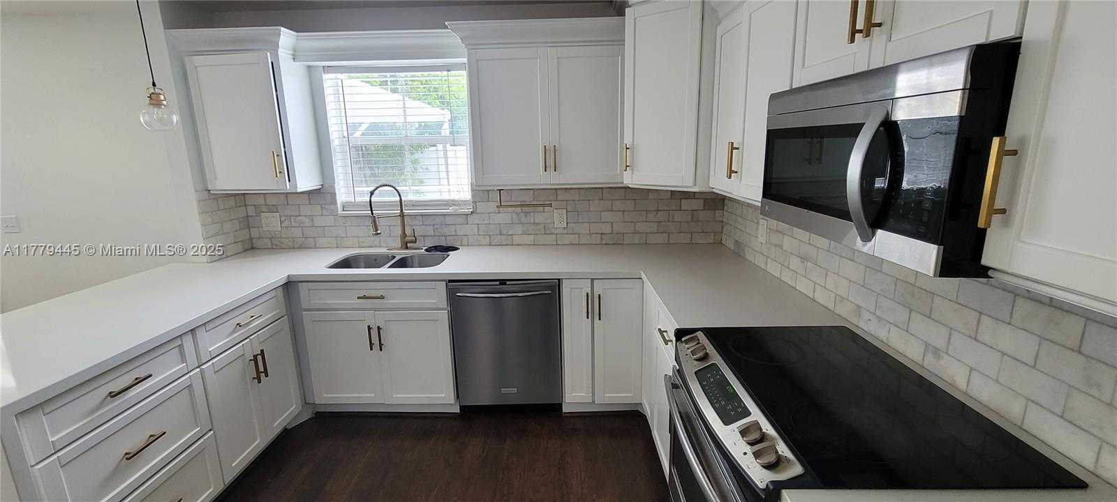 Small Image of 3080 CARYSFORT LN, Margate Number 7