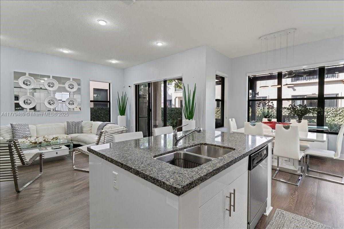 Small Image of 9786 WEST 34TH AVE, Hialeah Number 11
