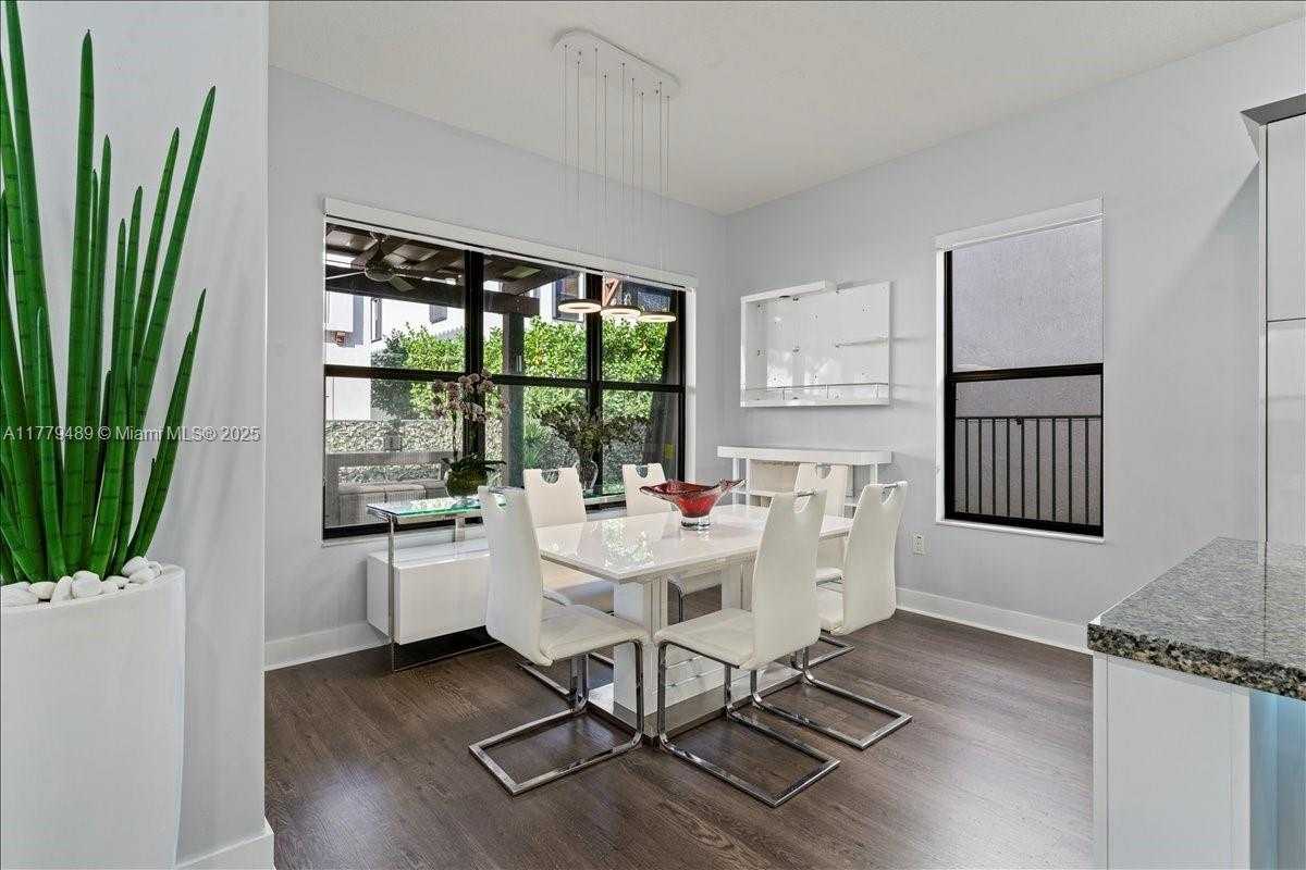 Small Image of 9786 WEST 34TH AVE, Hialeah Number 13
