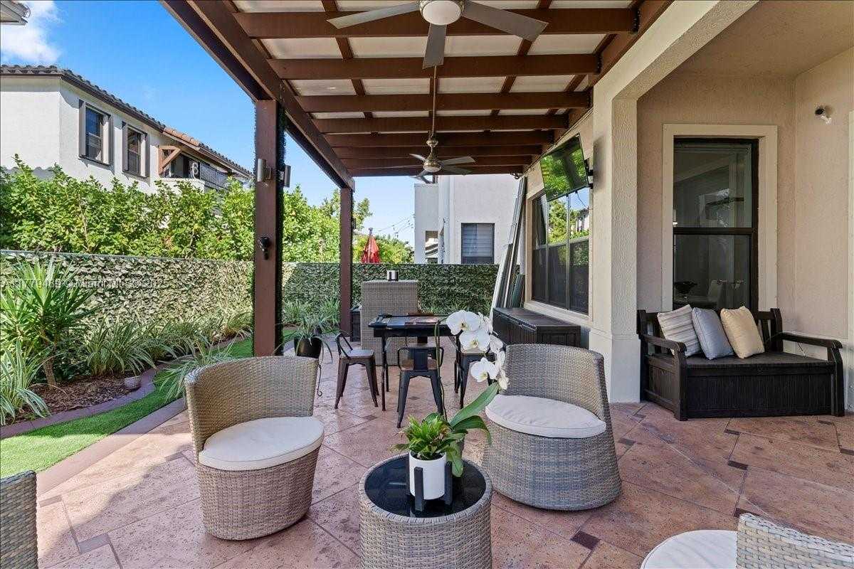 Small Image of 9786 WEST 34TH AVE, Hialeah Number 16