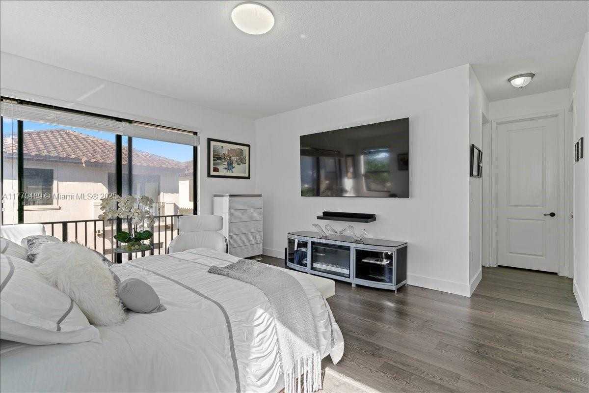 Small Image of 9786 WEST 34TH AVE, Hialeah Number 21