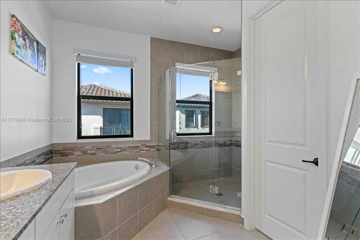 Small Image of 9786 WEST 34TH AVE, Hialeah Number 23