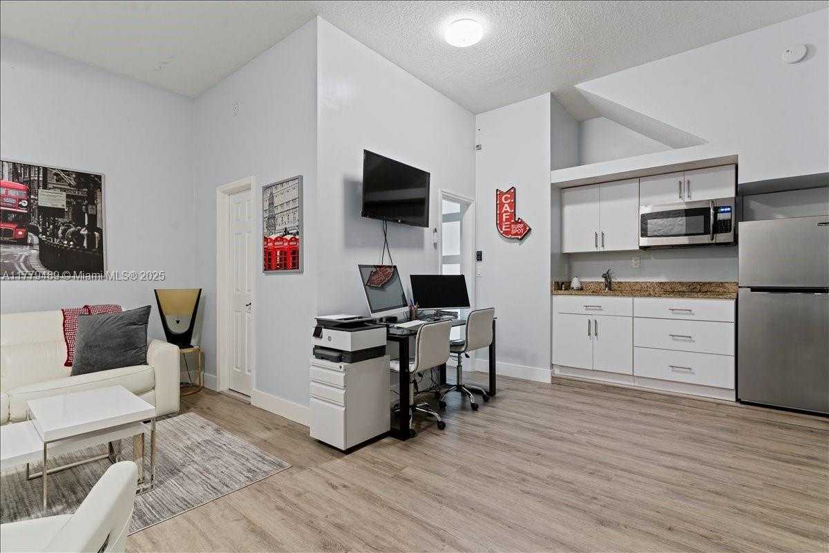 Small Image of 9786 WEST 34TH AVE, Hialeah Number 29