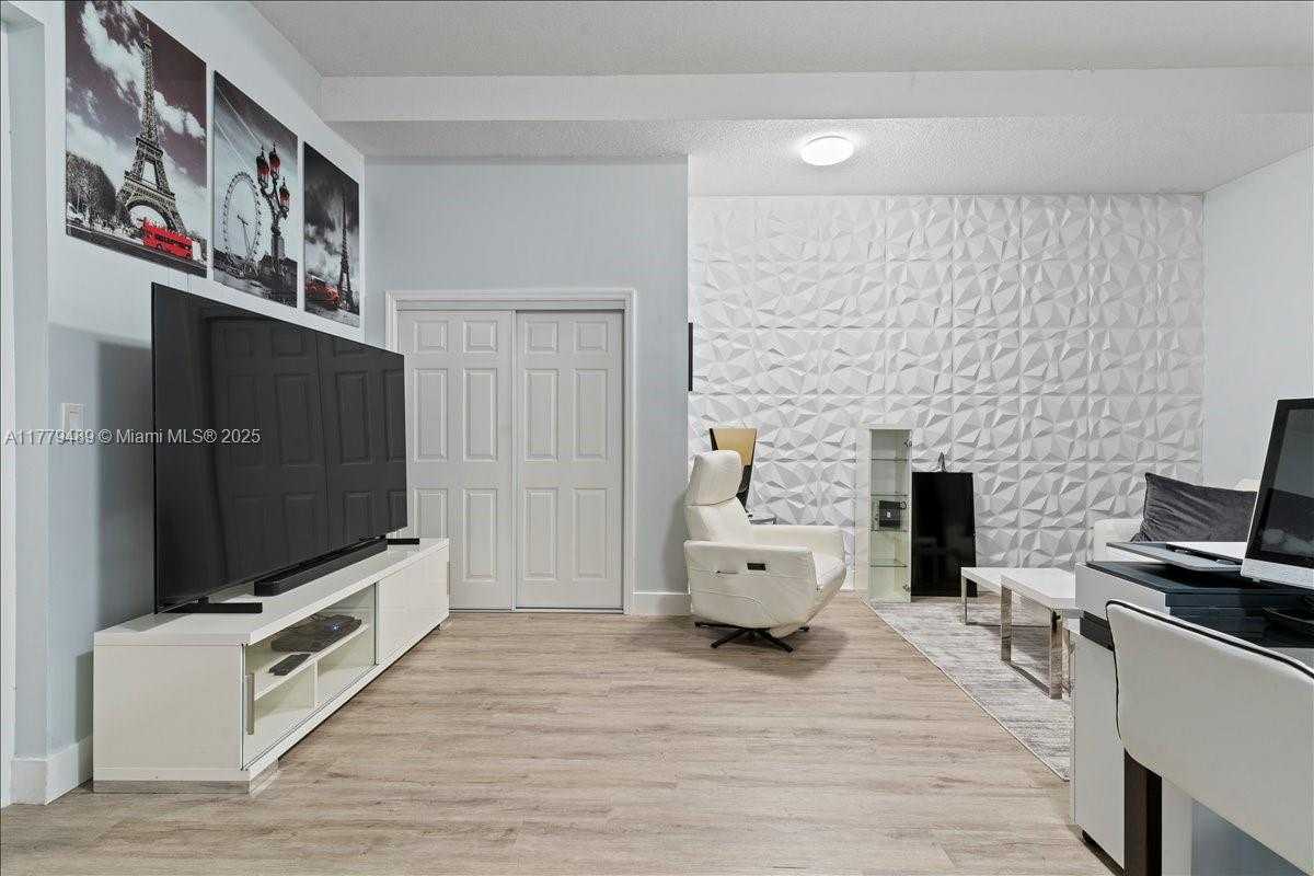 Small Image of 9786 WEST 34TH AVE, Hialeah Number 31