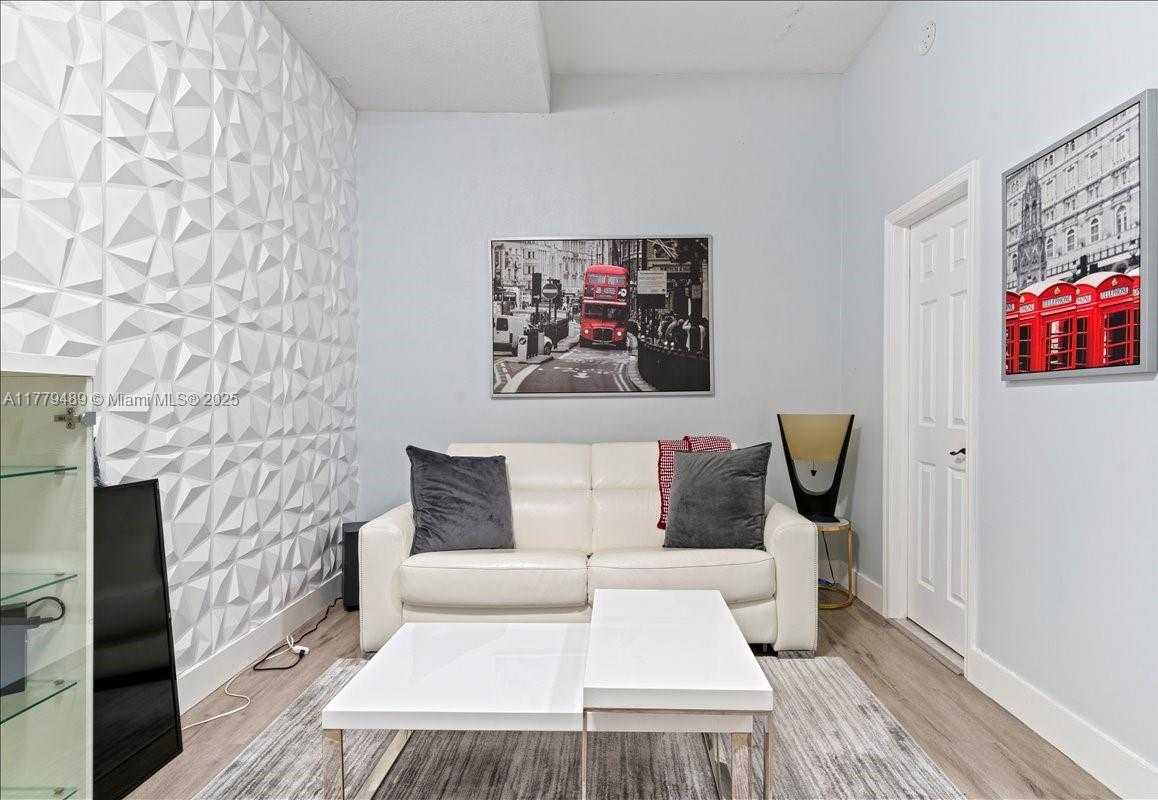 Small Image of 9786 WEST 34TH AVE, Hialeah Number 33