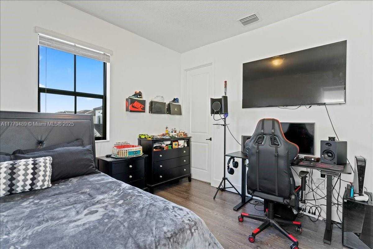 Small Image of 9786 WEST 34TH AVE, Hialeah Number 41