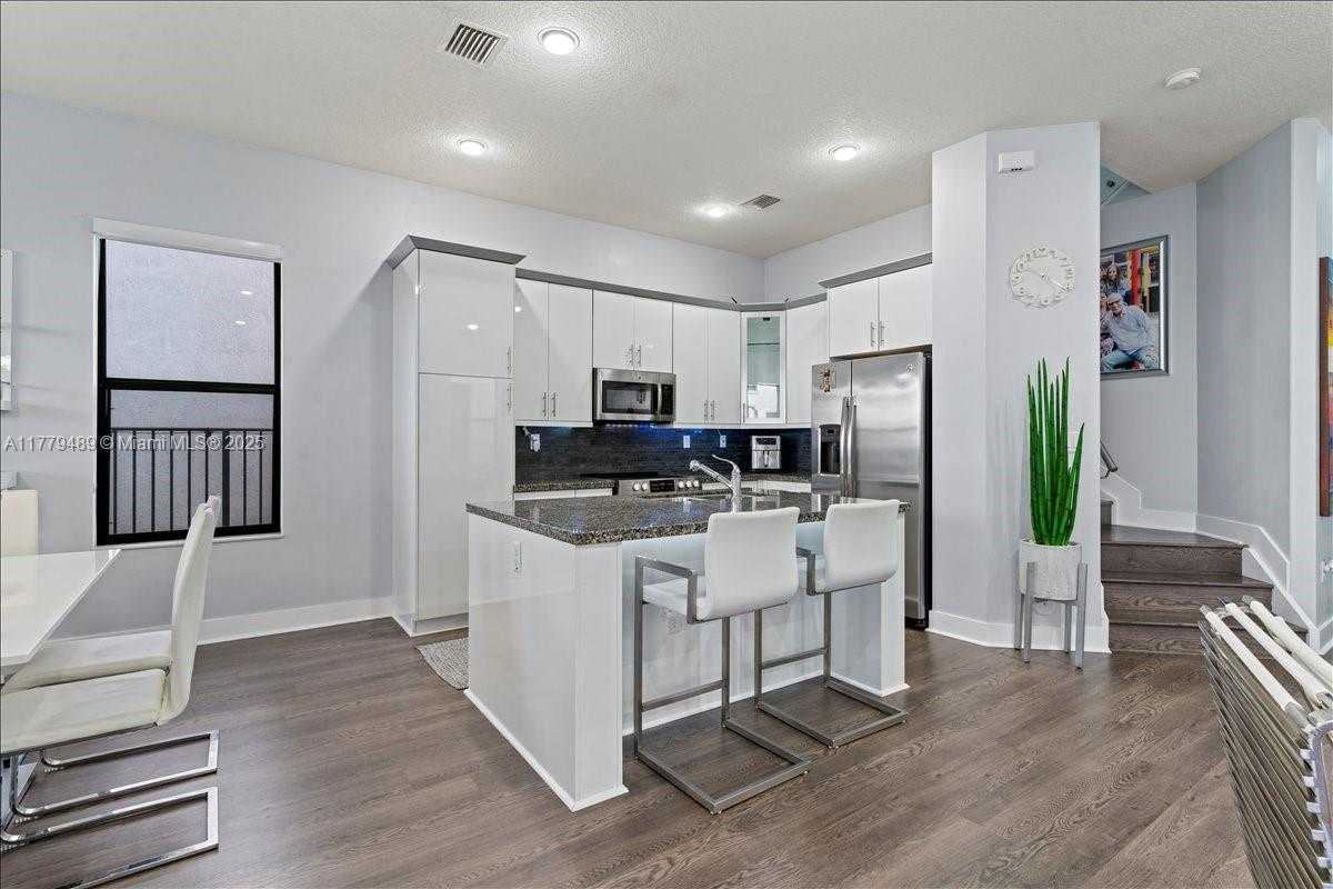 Small Image of 9786 WEST 34TH AVE, Hialeah Number 8