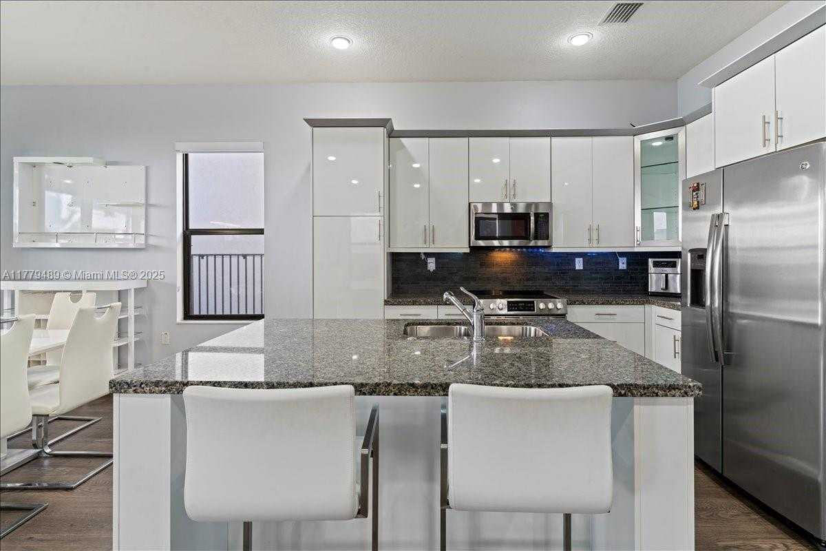 Small Image of 9786 WEST 34TH AVE, Hialeah Number 9