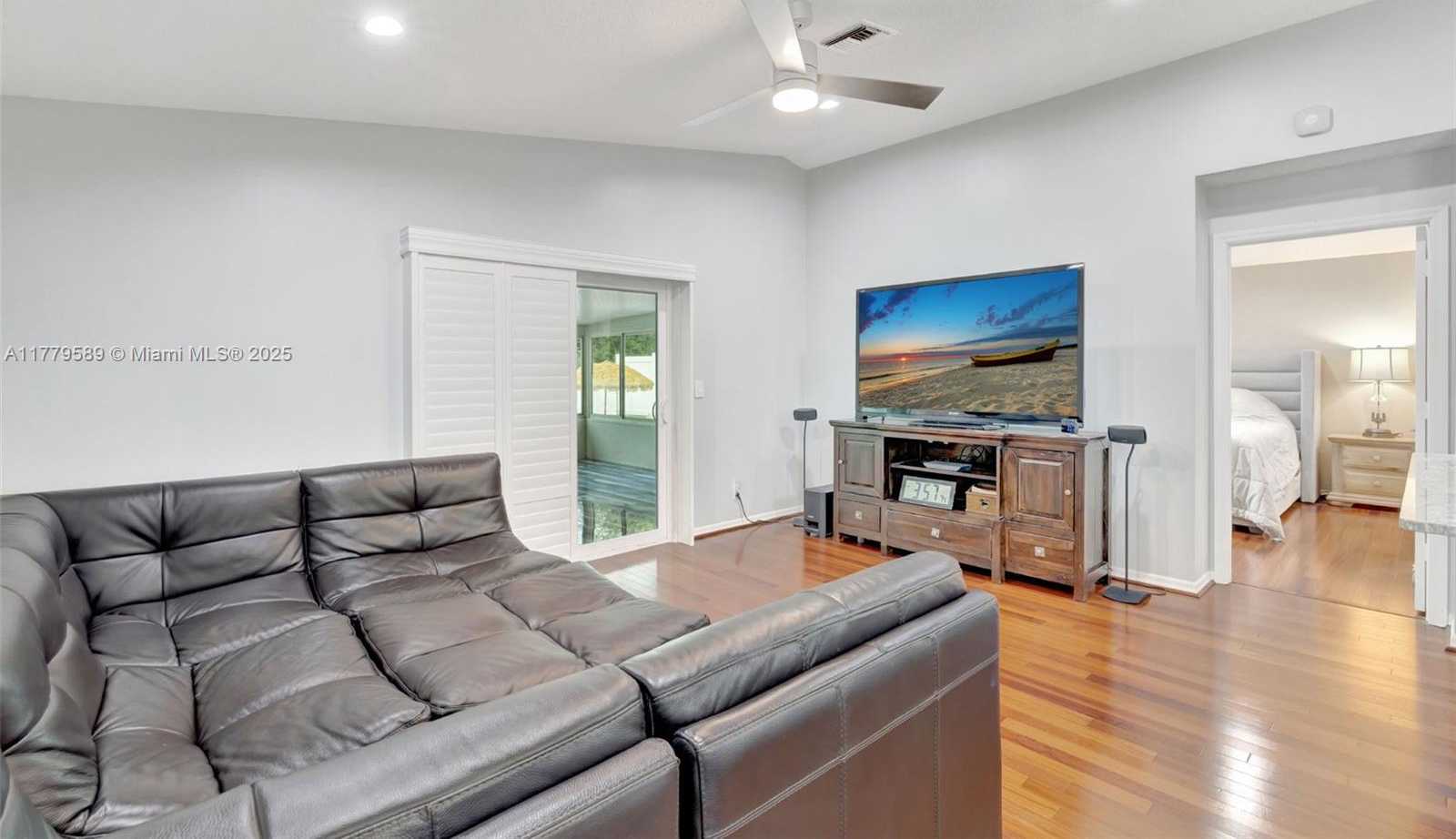 Small Image of 4613 SOUTH WEST 12TH ST, Deerfield Beach Number 11