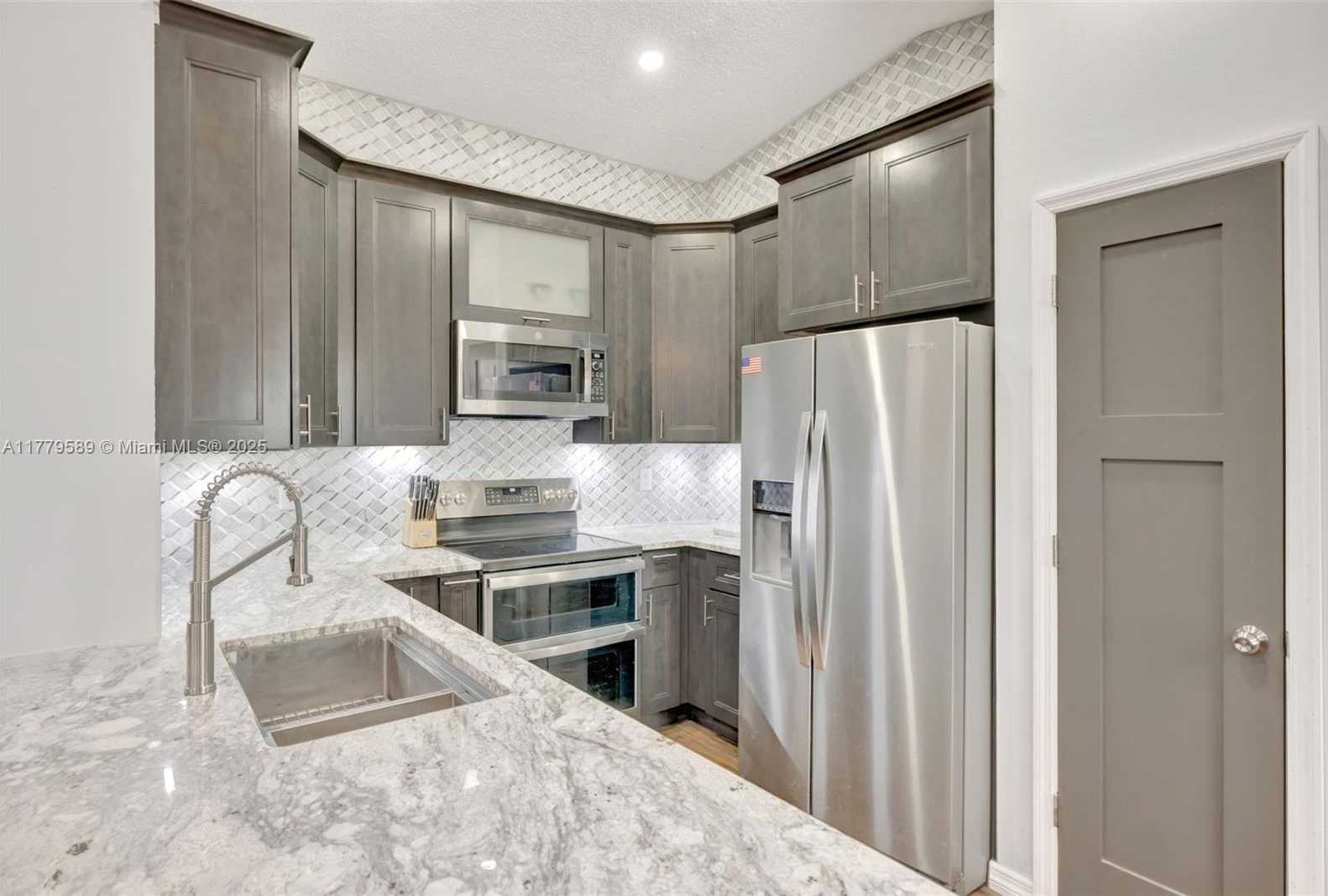 Small Image of 4613 SOUTH WEST 12TH ST, Deerfield Beach Number 12