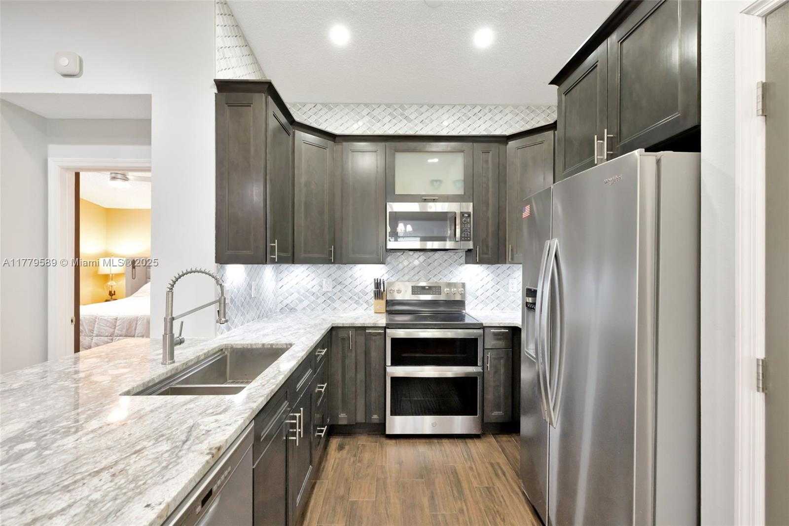 Small Image of 4613 SOUTH WEST 12TH ST, Deerfield Beach Number 17