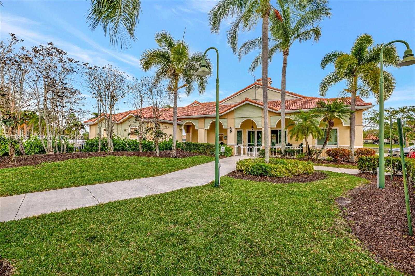 Small Image of 4613 SOUTH WEST 12TH ST, Deerfield Beach Number 57