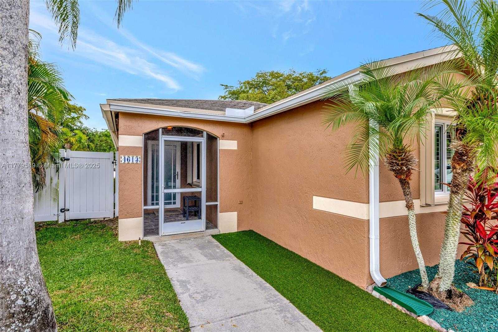 Small Image of 4613 SOUTH WEST 12TH ST, Deerfield Beach Number 6