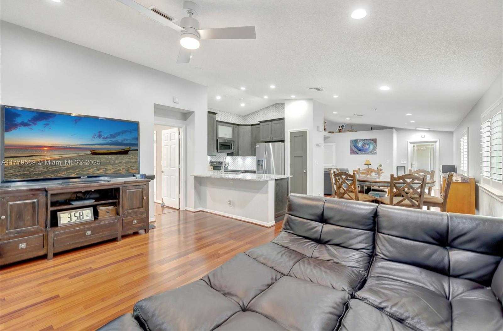 Small Image of 4613 SOUTH WEST 12TH ST, Deerfield Beach Number 9