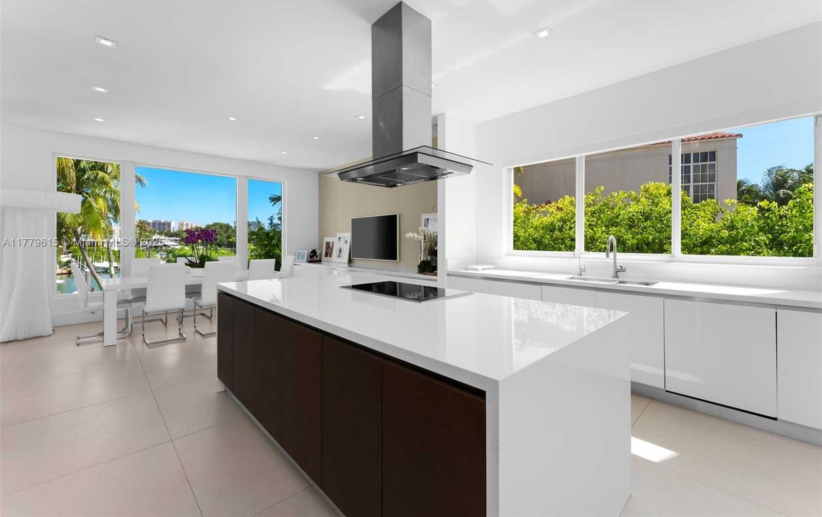 Small Image of 481 SOUTH MASHTA DRIVE, Key Biscayne Number 12
