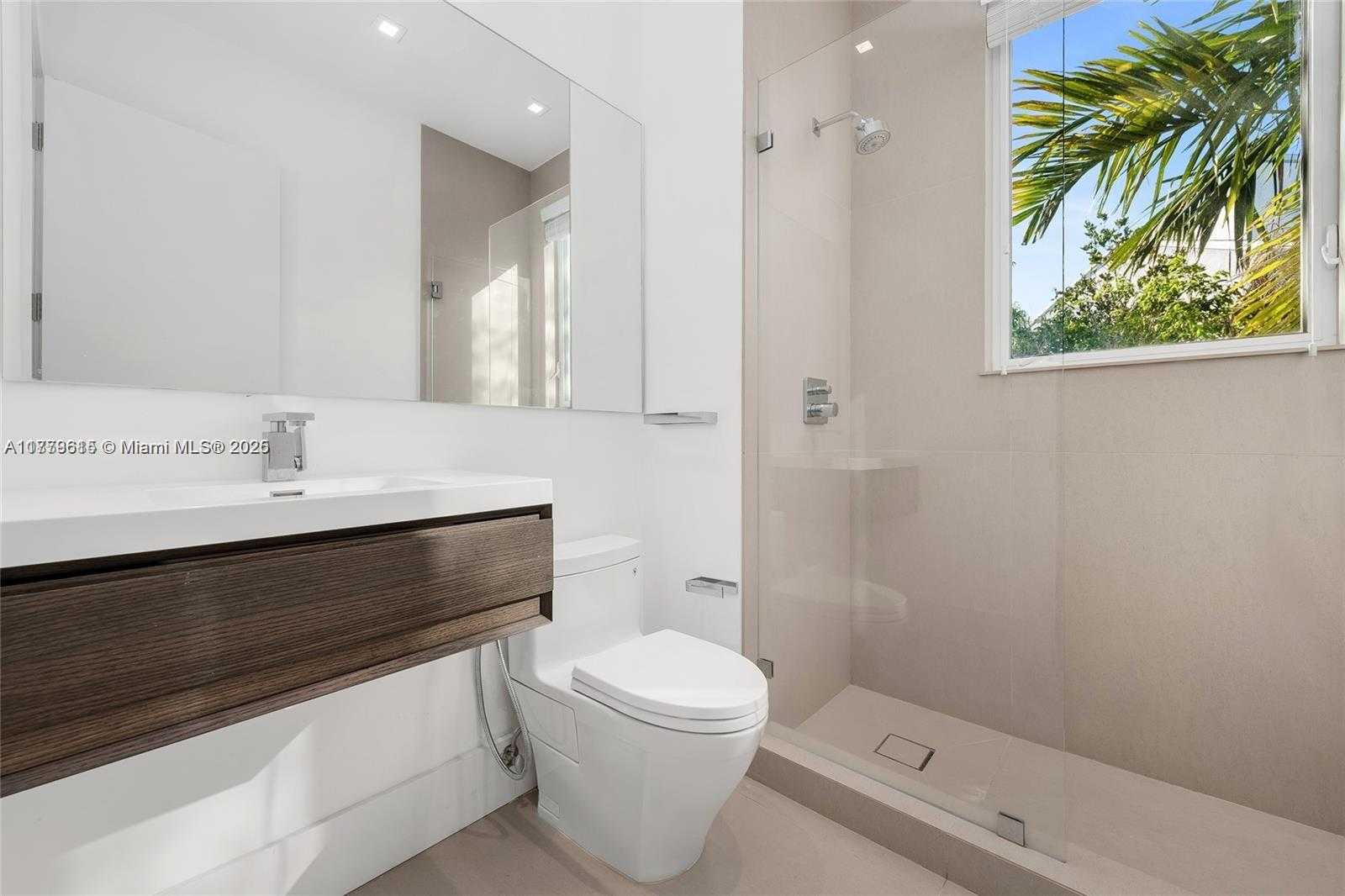 Small Image of 481 SOUTH MASHTA DRIVE, Key Biscayne Number 22
