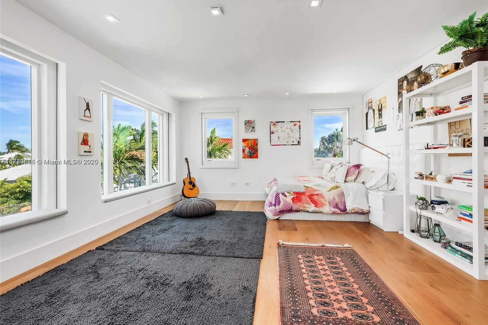 Small Image of 481 SOUTH MASHTA DRIVE, Key Biscayne Number 33