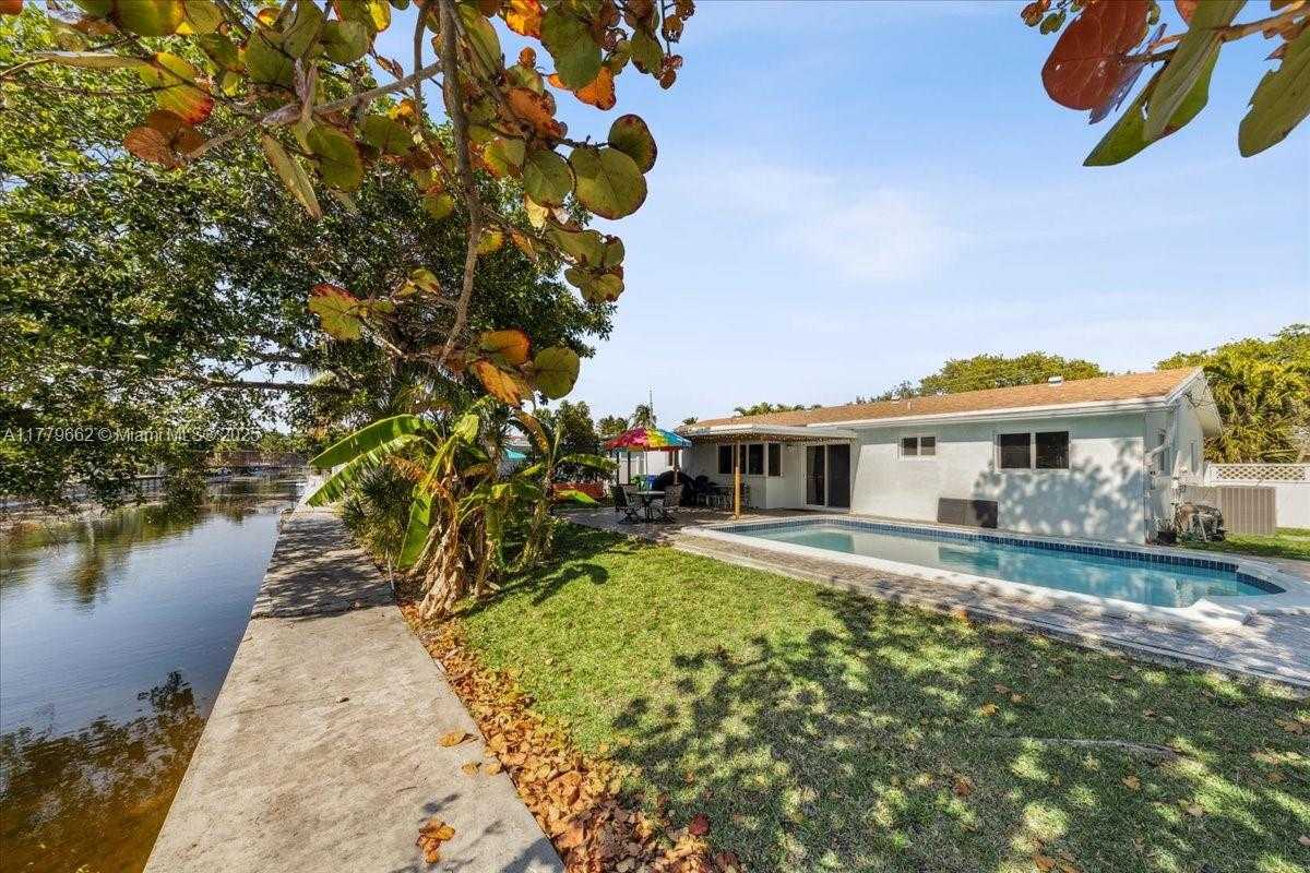 Small Image of 1625 EAST RIVER DR, Margate Number 12