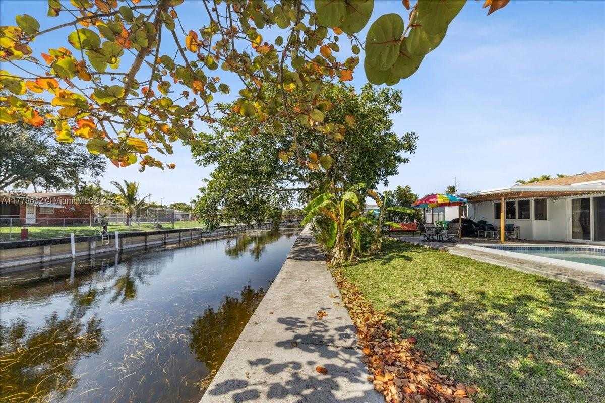 Small Image of 1625 EAST RIVER DR, Margate Number 13