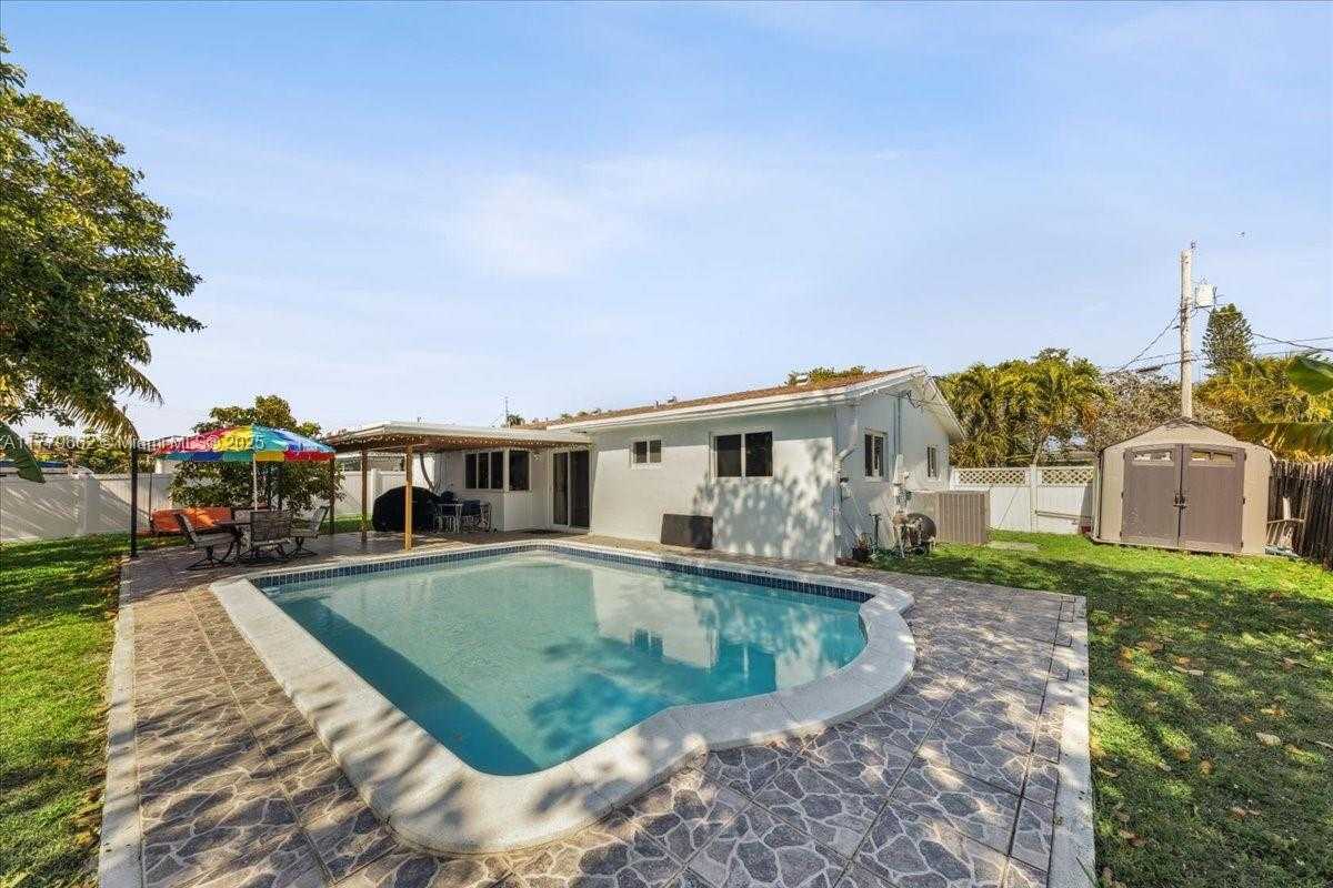 Small Image of 1625 EAST RIVER DR, Margate Number 14