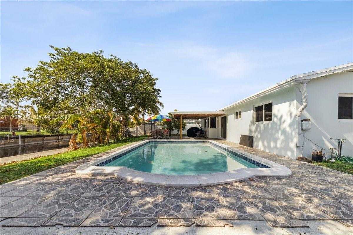Small Image of 1625 EAST RIVER DR, Margate Number 15