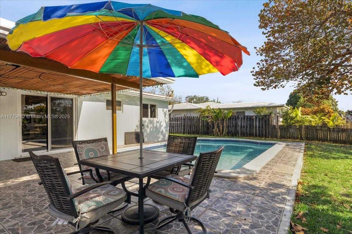 Small Image of 1625 EAST RIVER DR, Margate Number 19