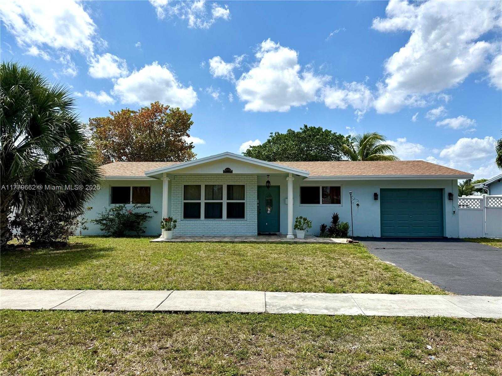 Small Image of 1625 EAST RIVER DR, Margate Number 2