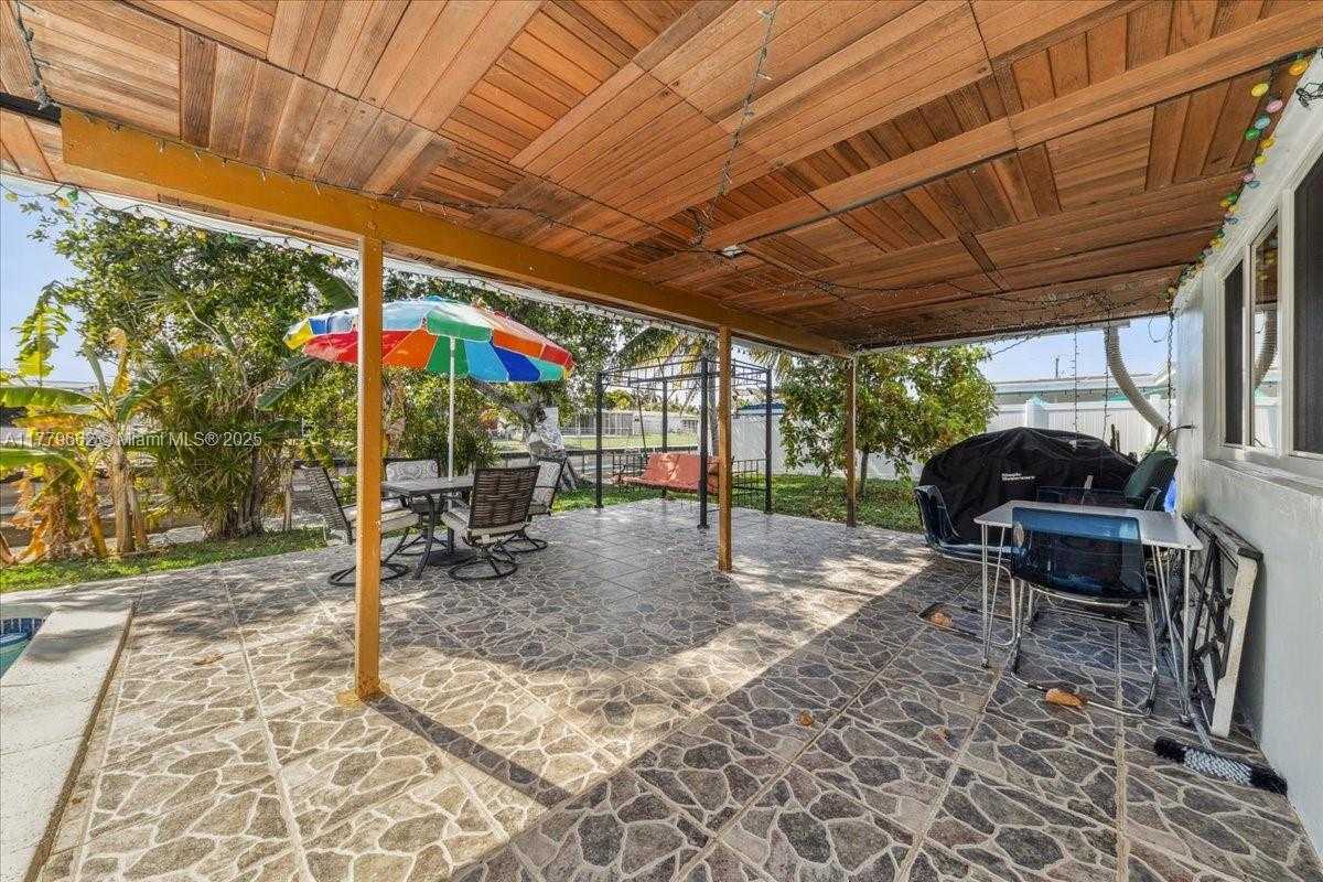 Small Image of 1625 EAST RIVER DR, Margate Number 22