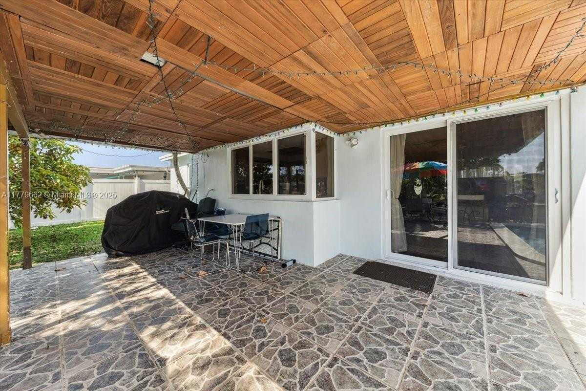 Small Image of 1625 EAST RIVER DR, Margate Number 24