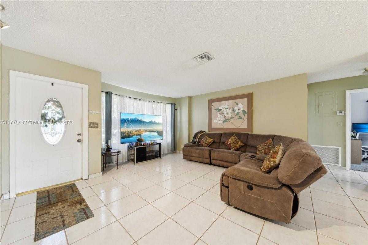 Small Image of 1625 EAST RIVER DR, Margate Number 27