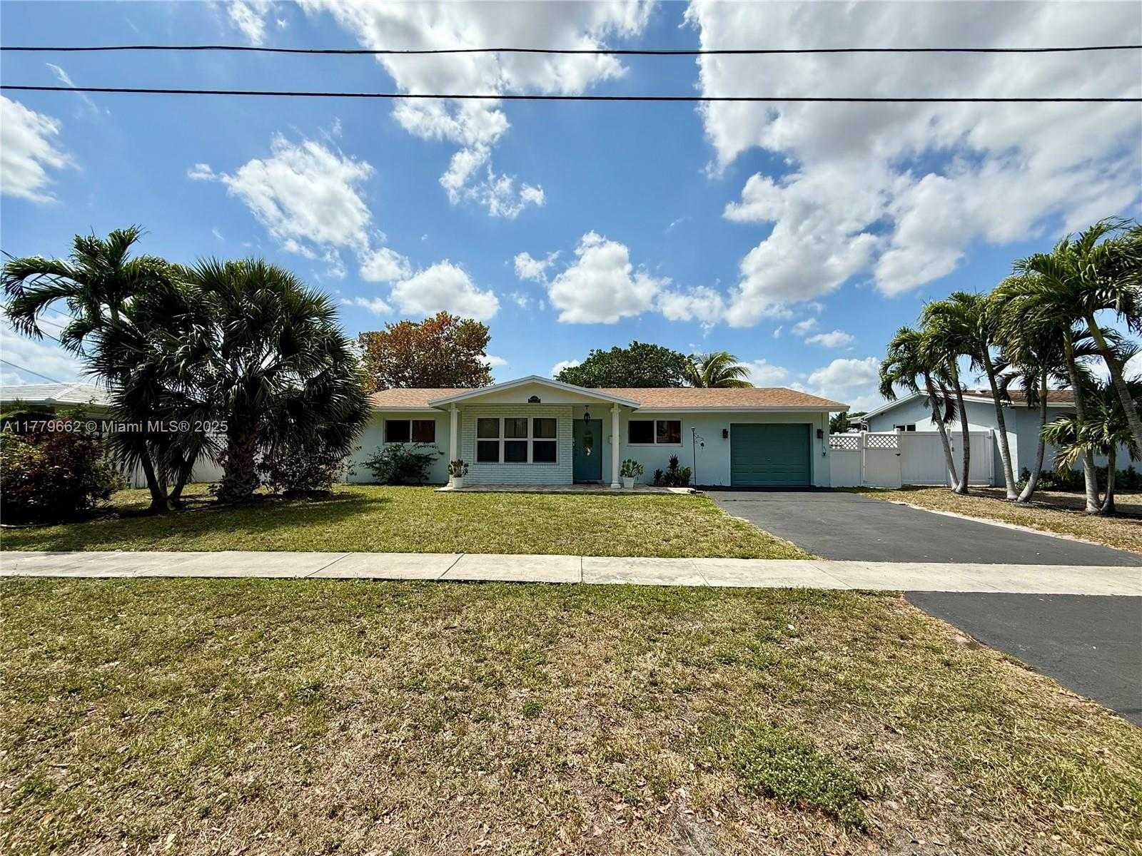 Small Image of 1625 EAST RIVER DR, Margate Number 3