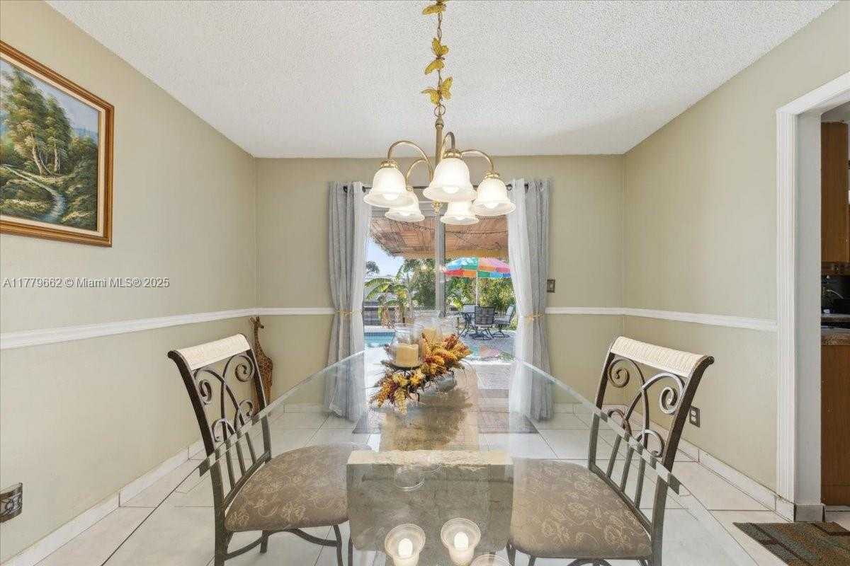 Small Image of 1625 EAST RIVER DR, Margate Number 32
