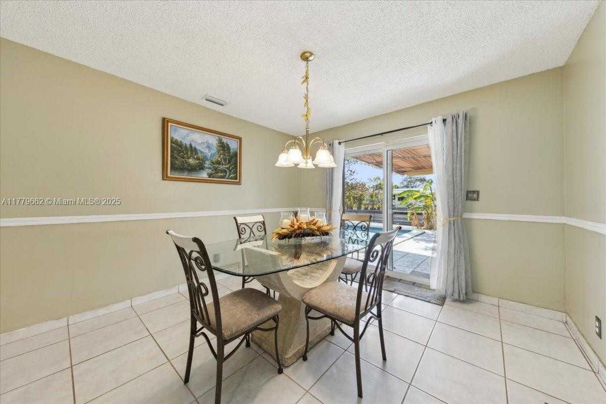 Small Image of 1625 EAST RIVER DR, Margate Number 33