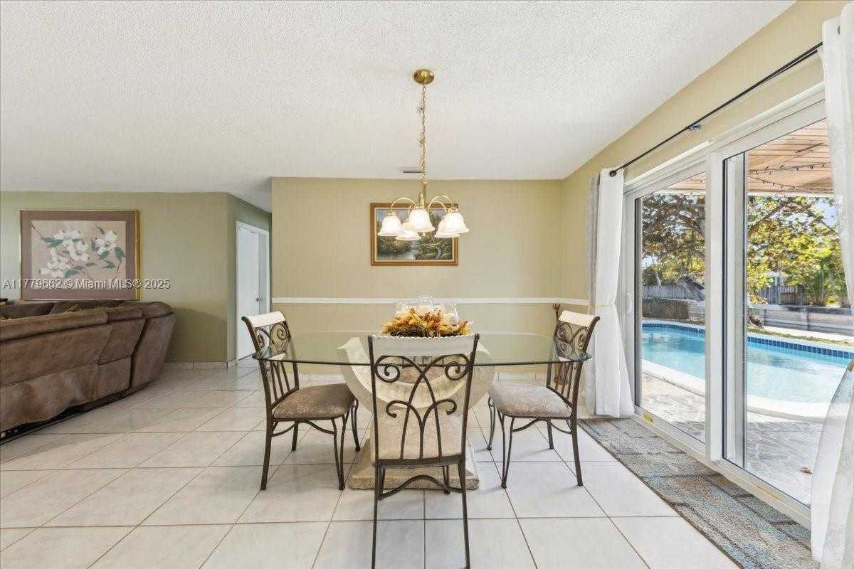 Small Image of 1625 EAST RIVER DR, Margate Number 34