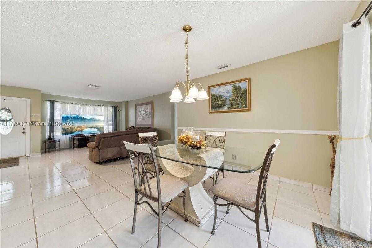 Small Image of 1625 EAST RIVER DR, Margate Number 35