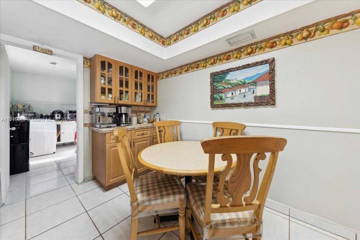 Small Image of 1625 EAST RIVER DR, Margate Number 37