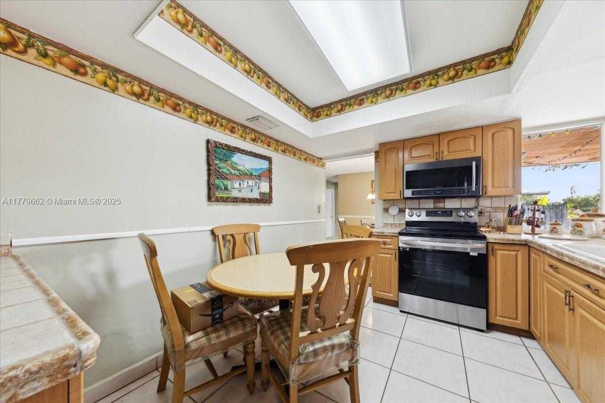 Small Image of 1625 EAST RIVER DR, Margate Number 38