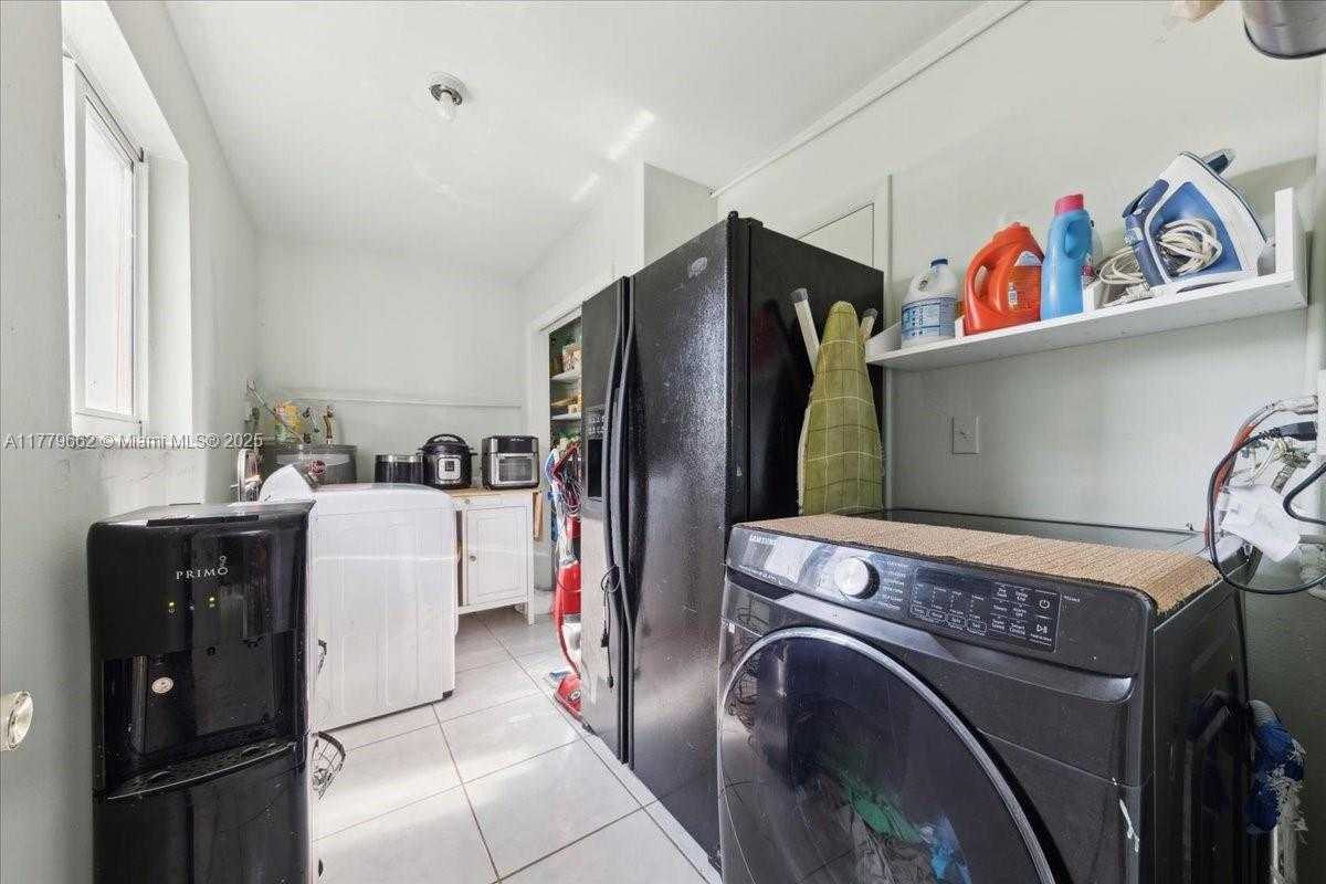 Small Image of 1625 EAST RIVER DR, Margate Number 42
